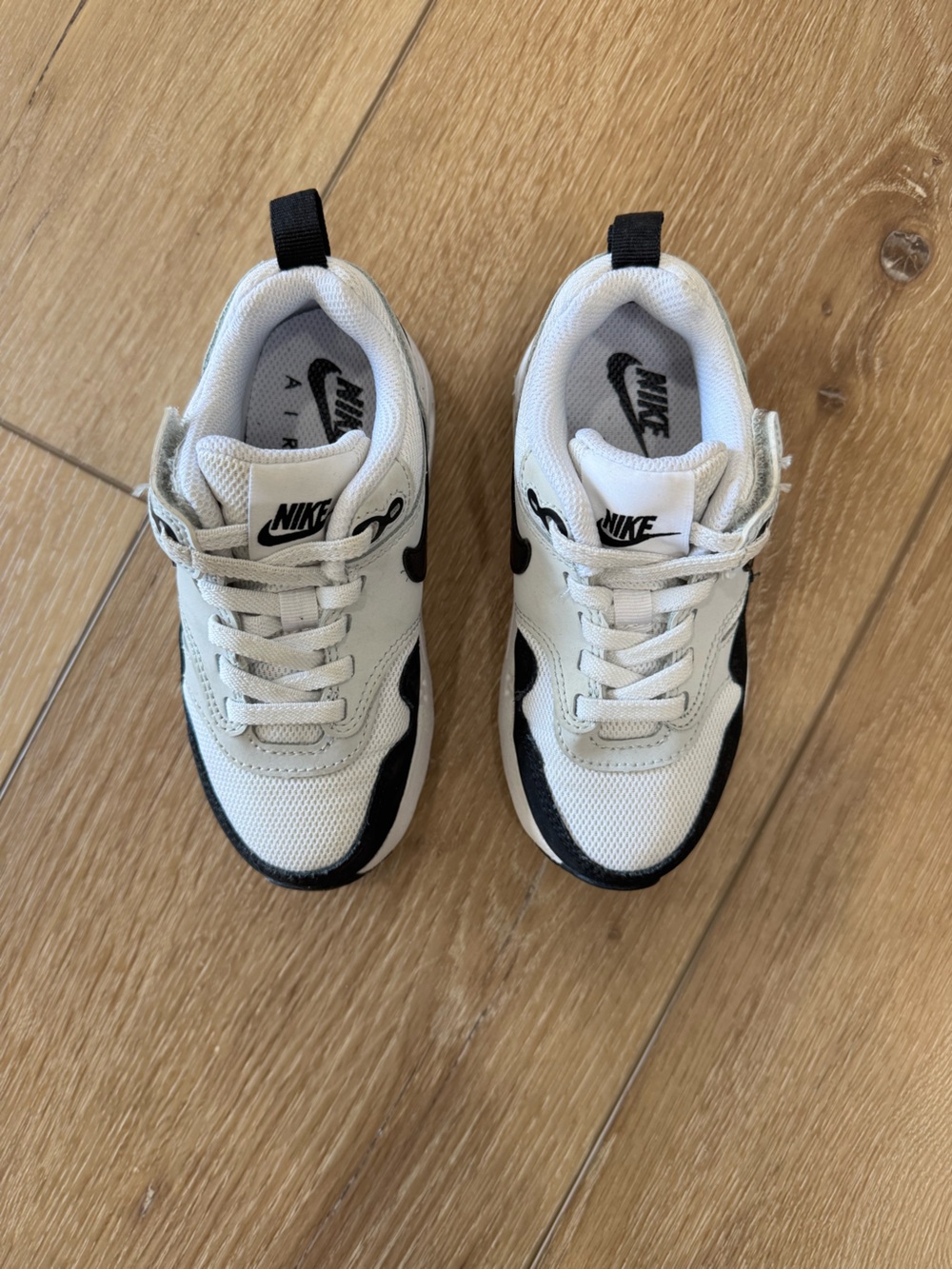 Nike Kids' Air Max Sneakers 9C - Picture 5 of 5